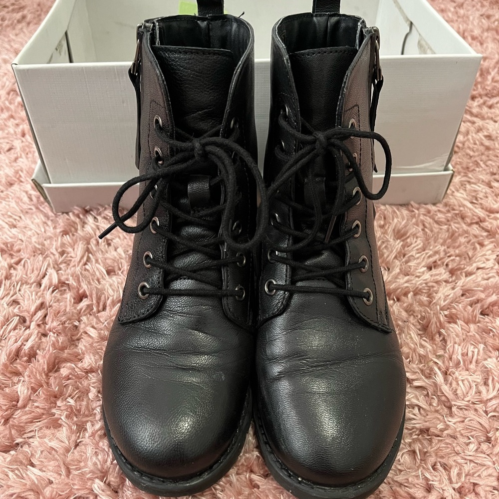 Black leather bootie